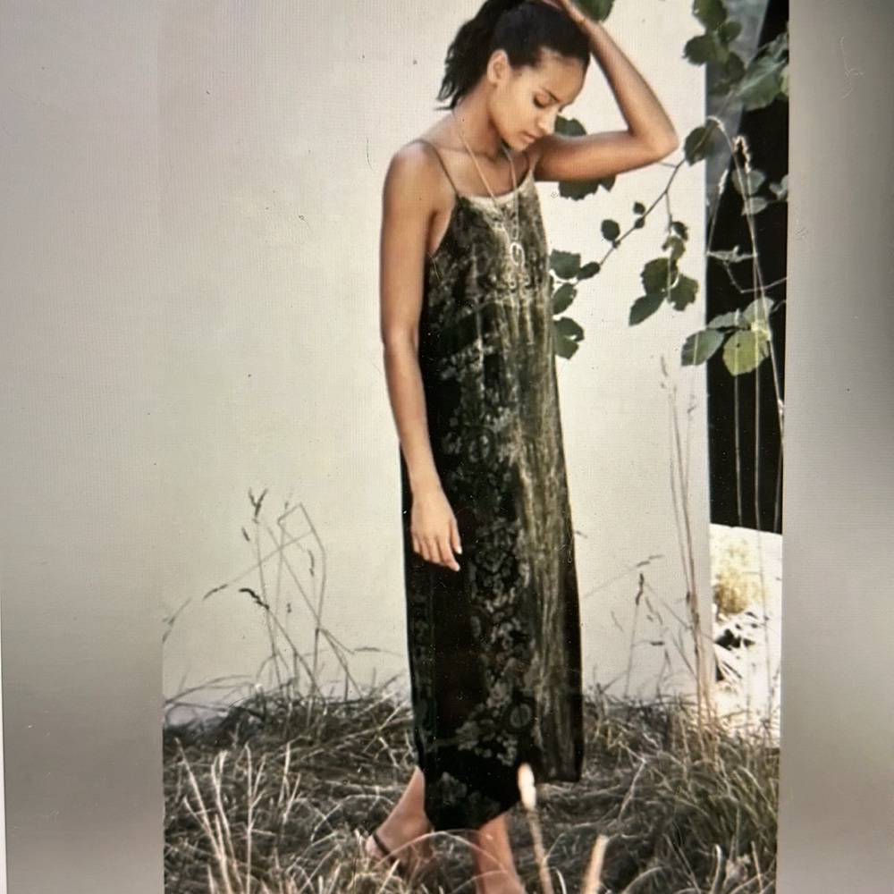 Velvet silk midi spaghetti strap boho dress
Dark jade